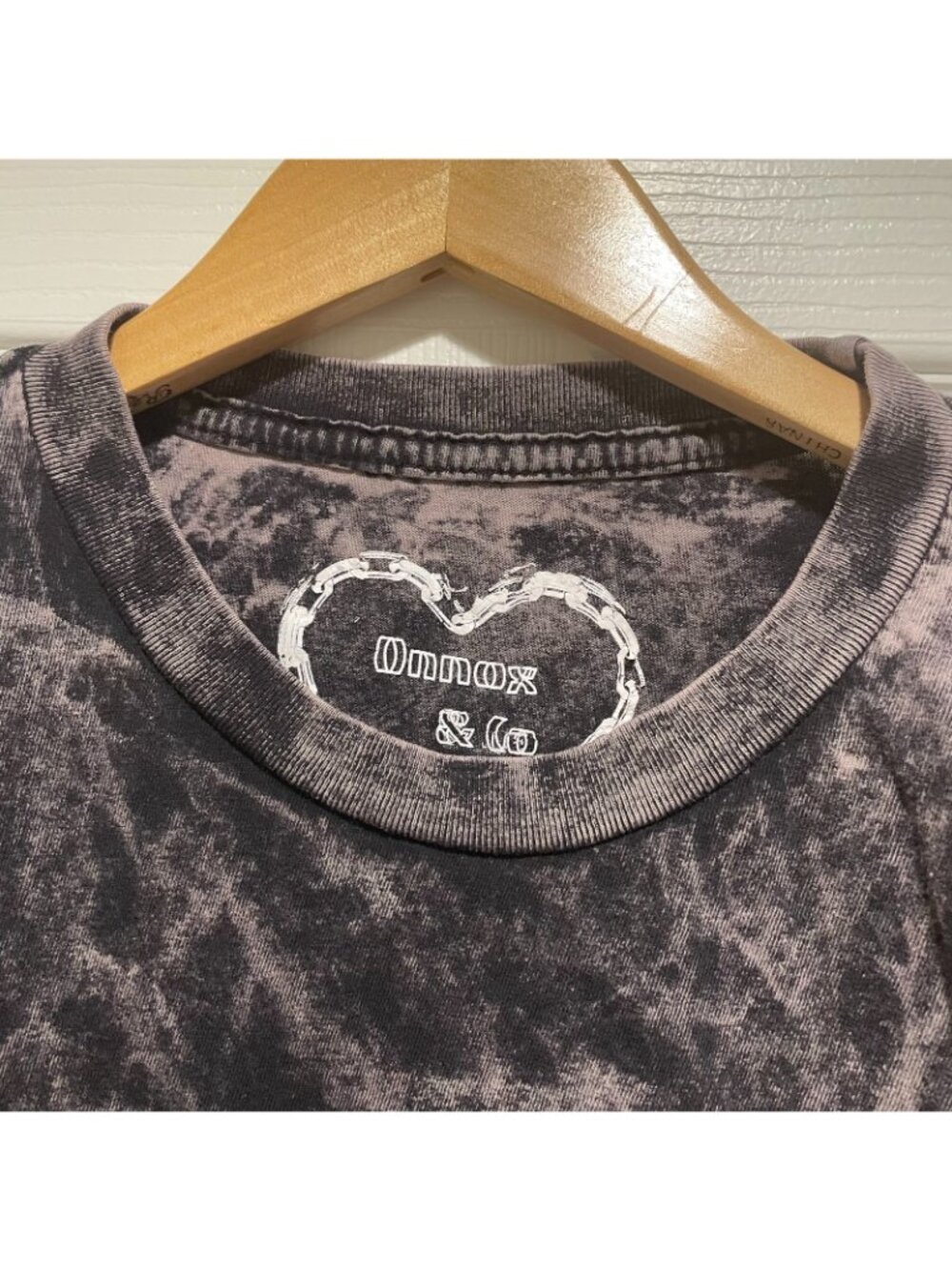 Onnox One Hell of a Milf Graphic T-Shirt Women's Size L Black Grey Tie-Dye Tee - Picture 3 of 7